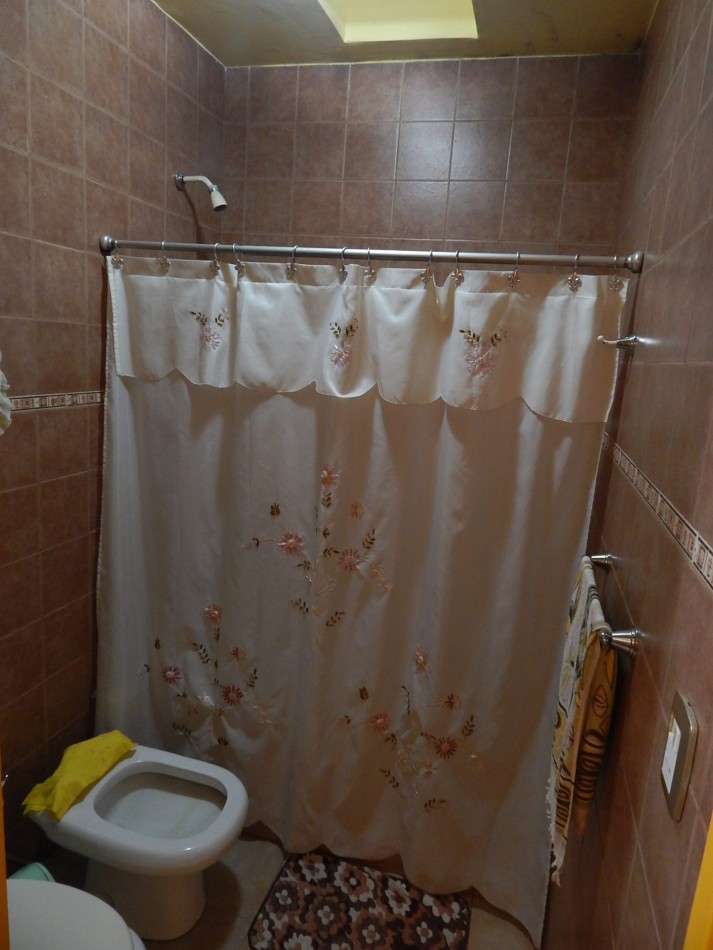 CASA + LOCAL EN VENTA - Marcos Paz - Provincia de Buenos Aires.