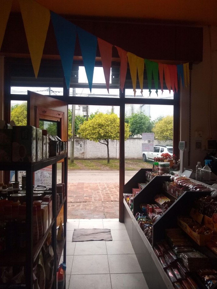 CASA + LOCAL EN VENTA - Marcos Paz - Provincia de Buenos Aires.